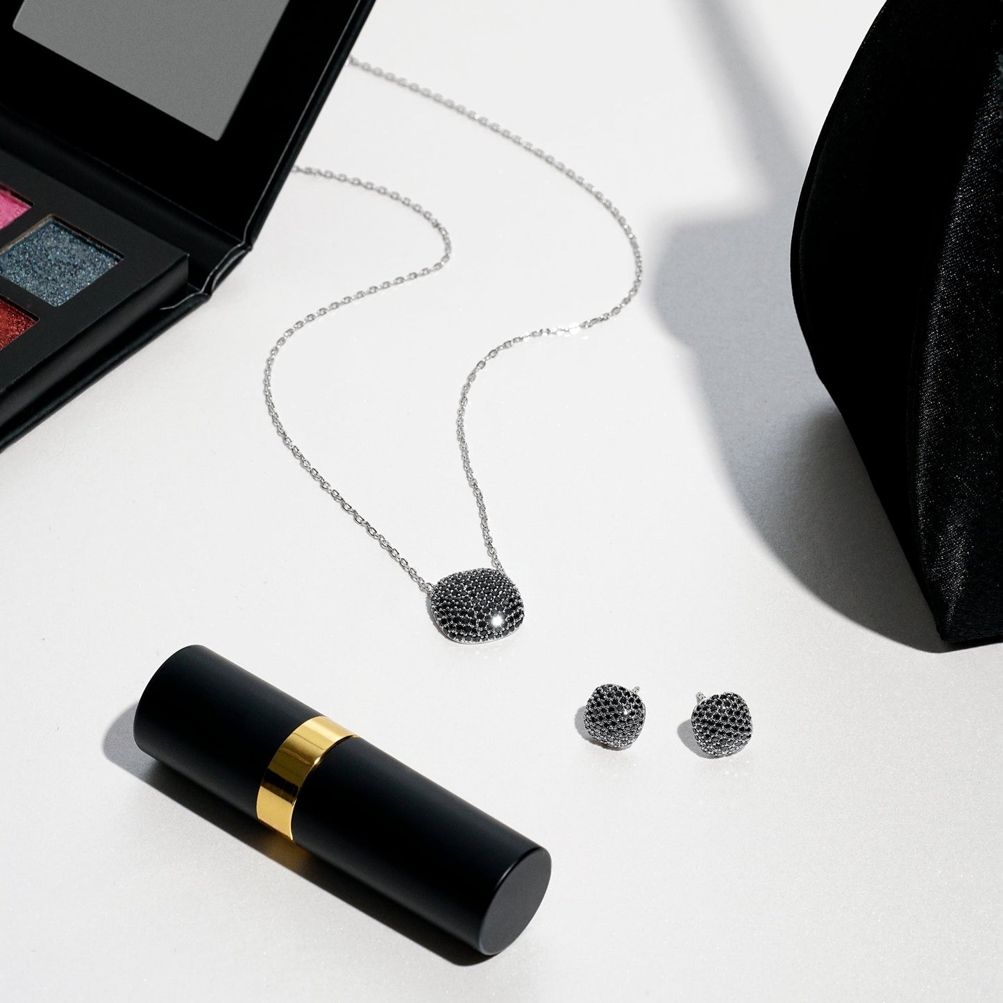 Collar cushion pavé negro