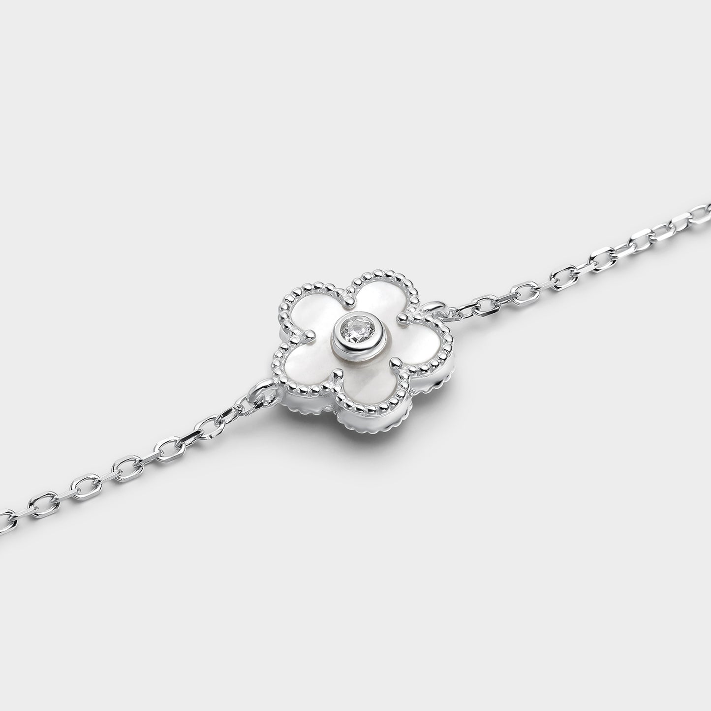 Pulsera flor de madre perla y circonita central