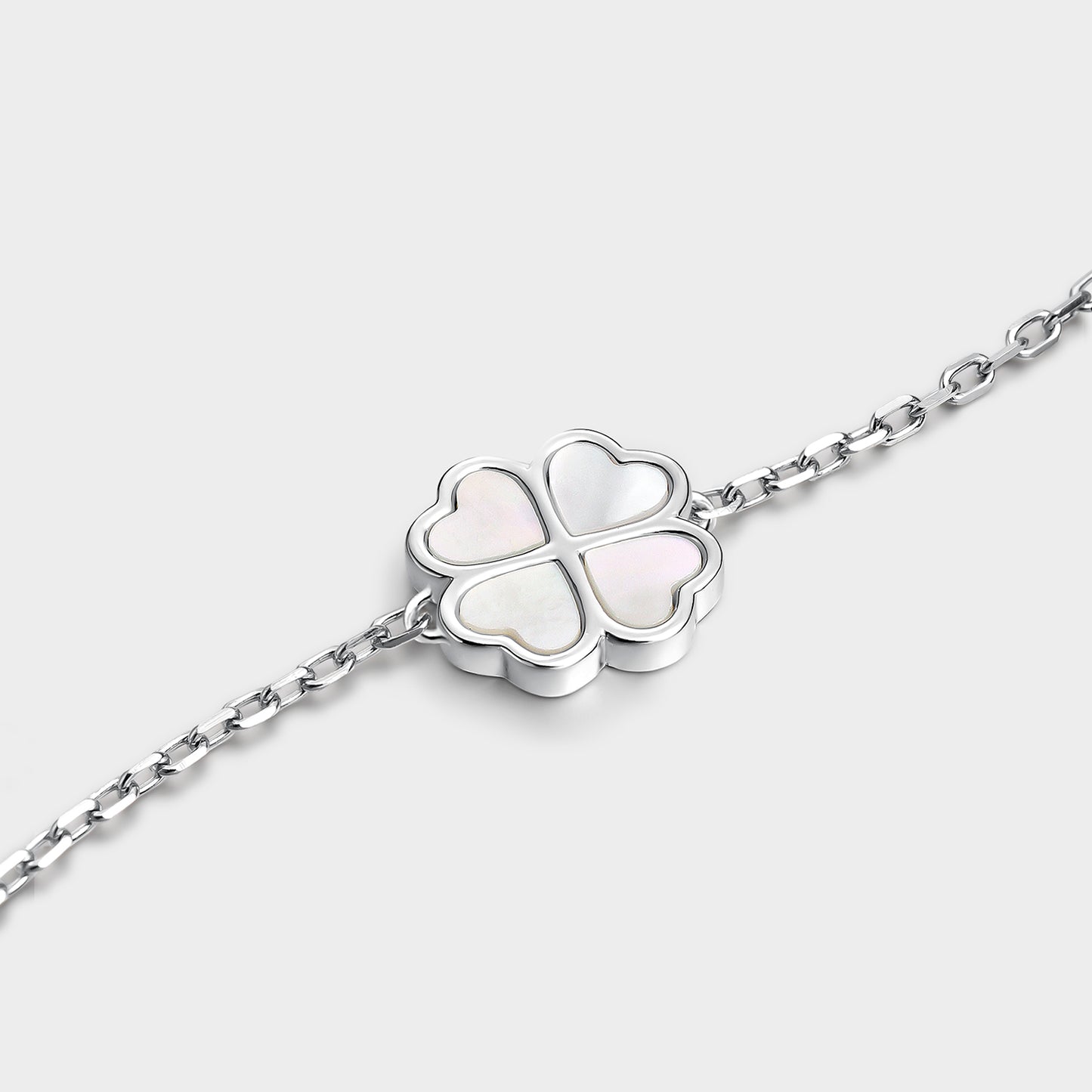 Pulsera trébol madre perla y circonitas blancas