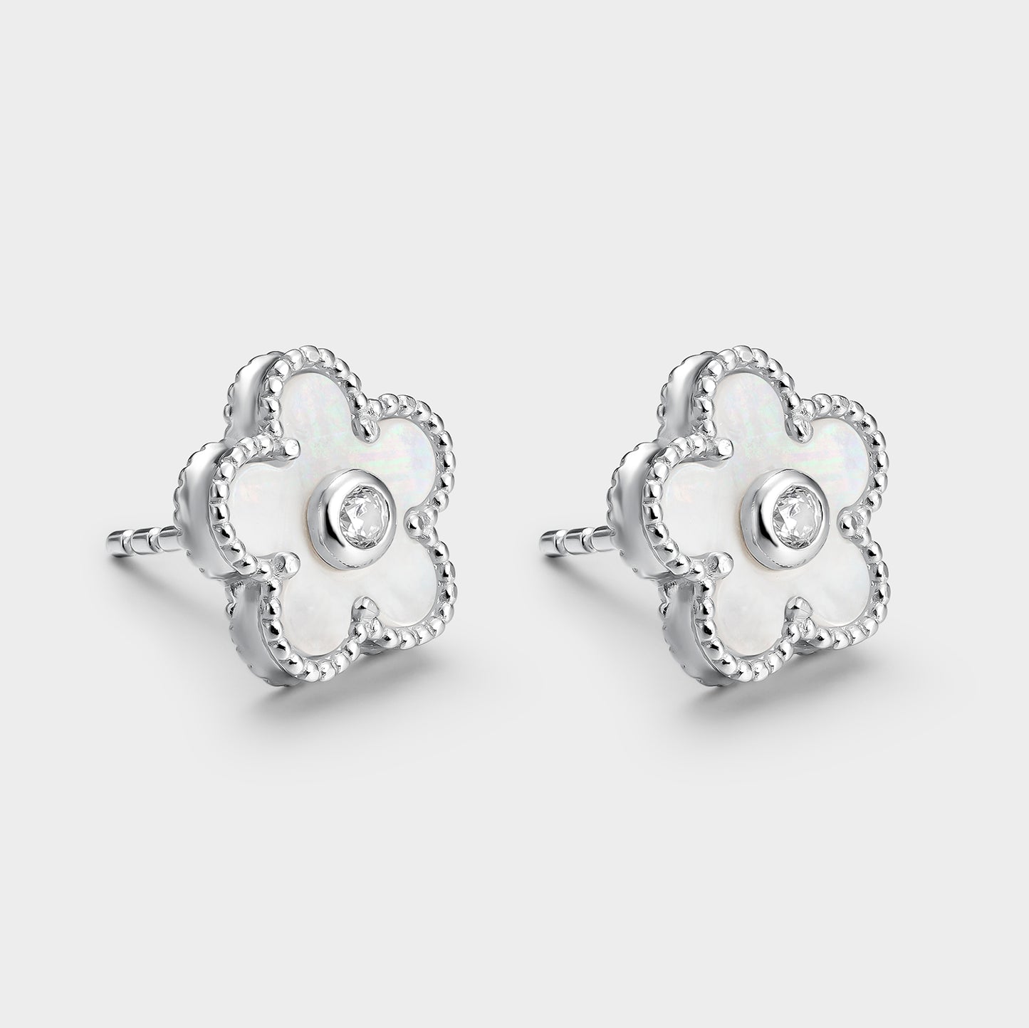 Pendientes flor de madre perla y circonita central