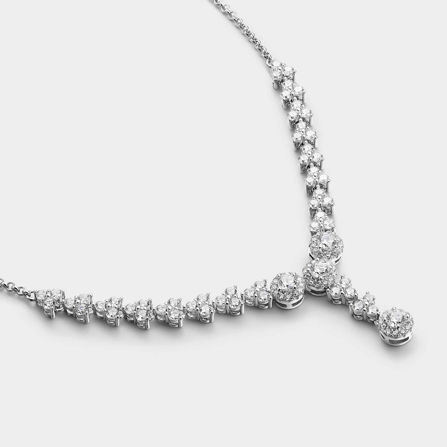 Collar de plata con circonitas blancas