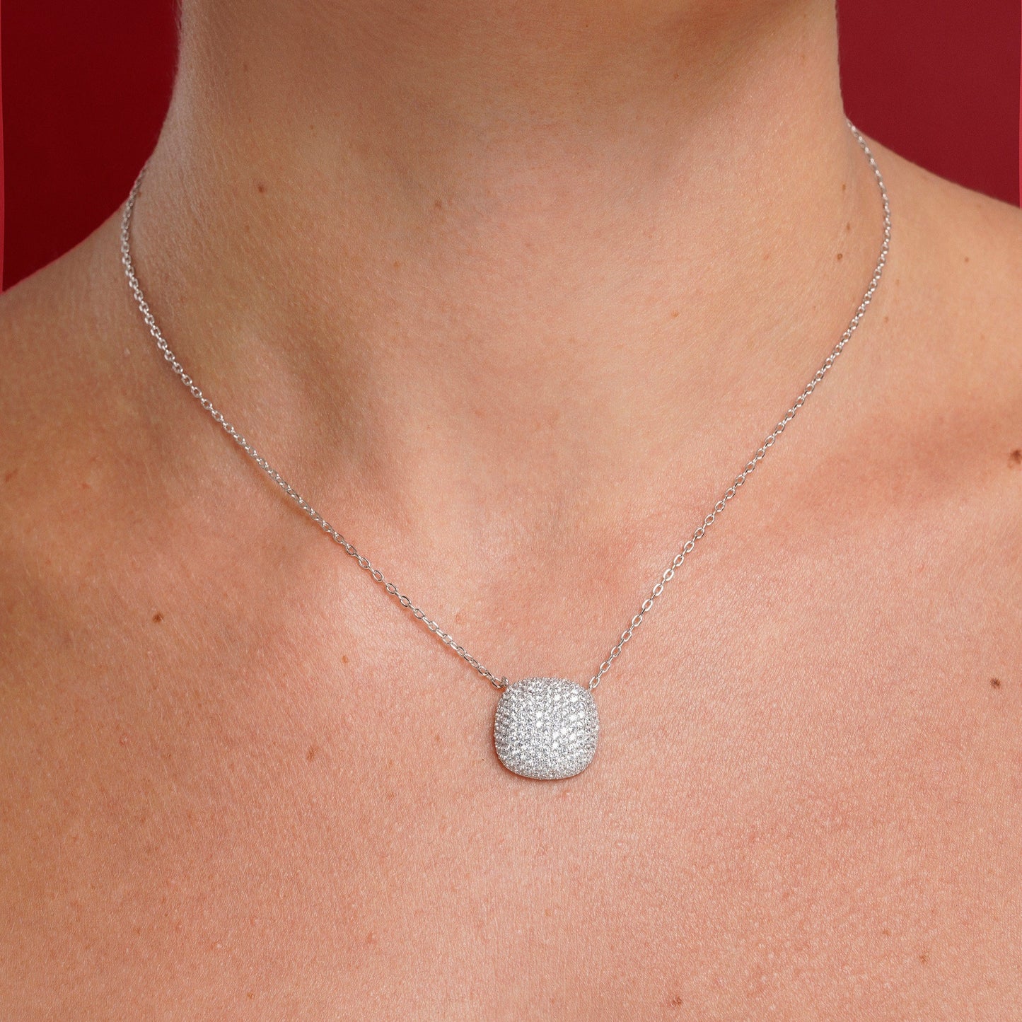 Collar cushion pavé blanco