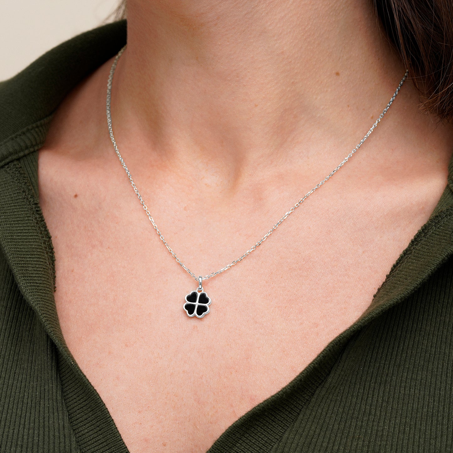 Collar trébol de ónix
