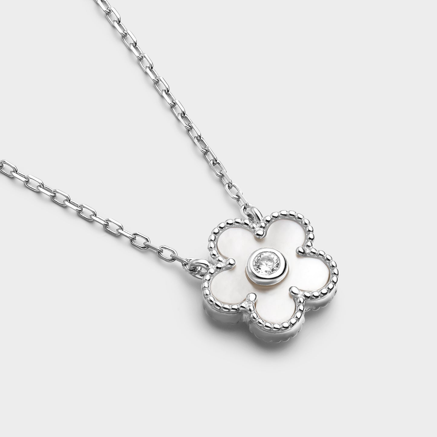 Collar flor de madre perla y circonita central