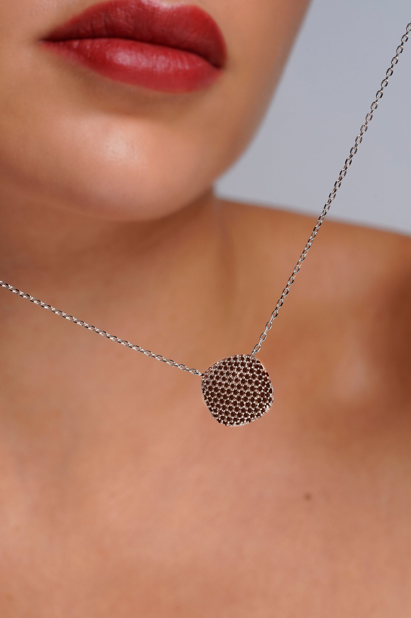 Collar cushion pavé champagne