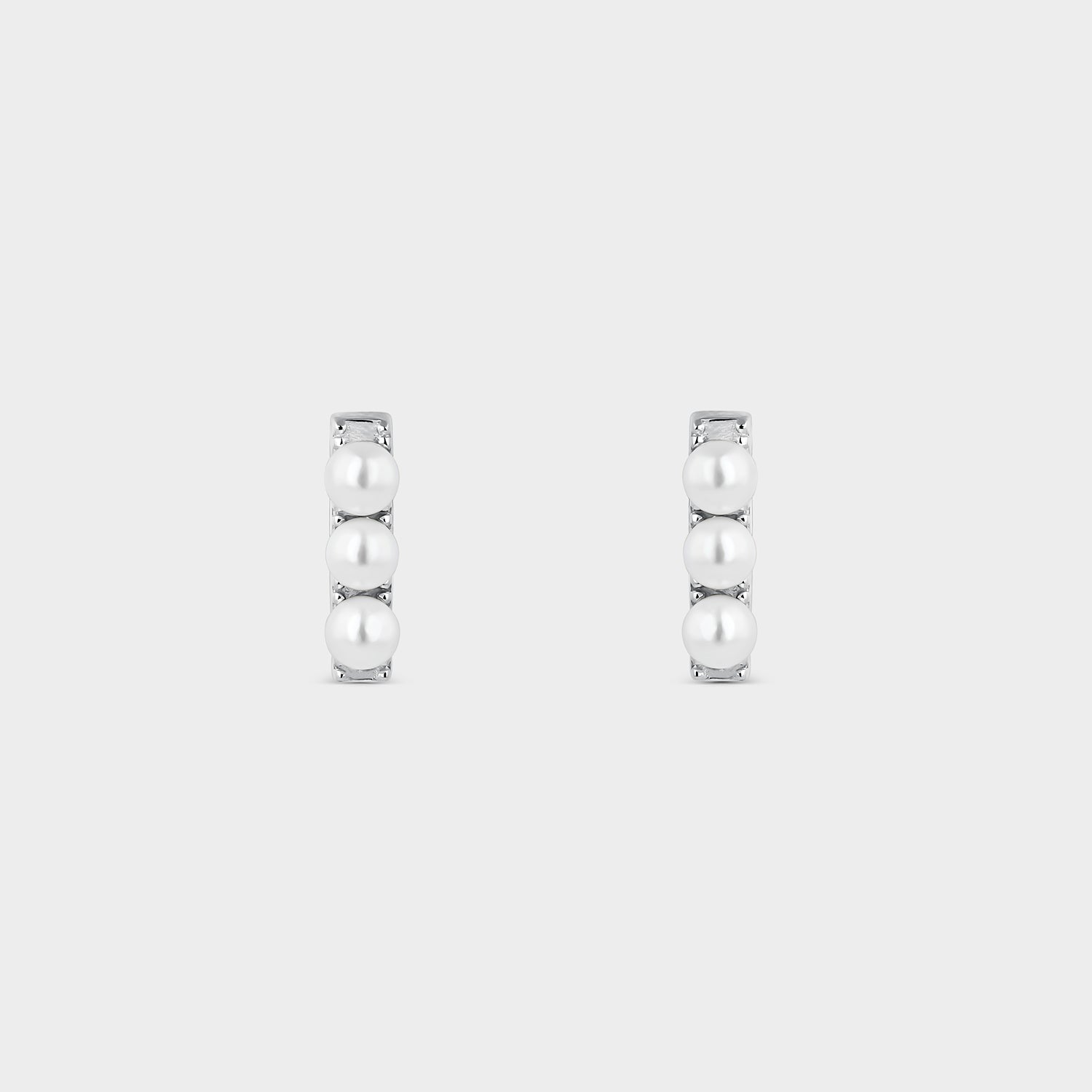 Pendientes de plata con perlas en carril