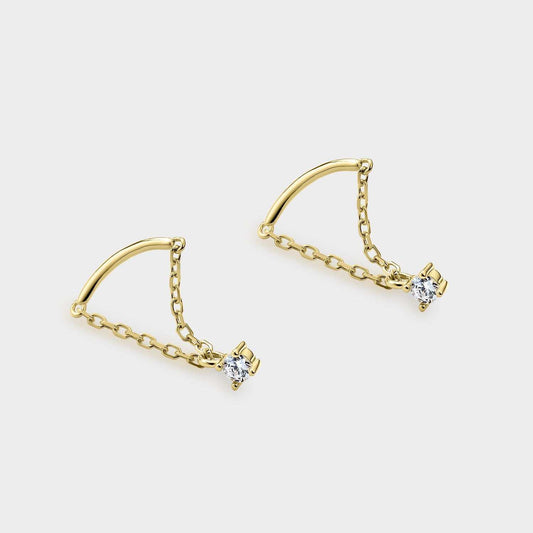 Gelbvergoldete Silberohrringe mit gebogenem Balkenmotiv mit Gliederkette und weißem Zirkonia-Anhänger
