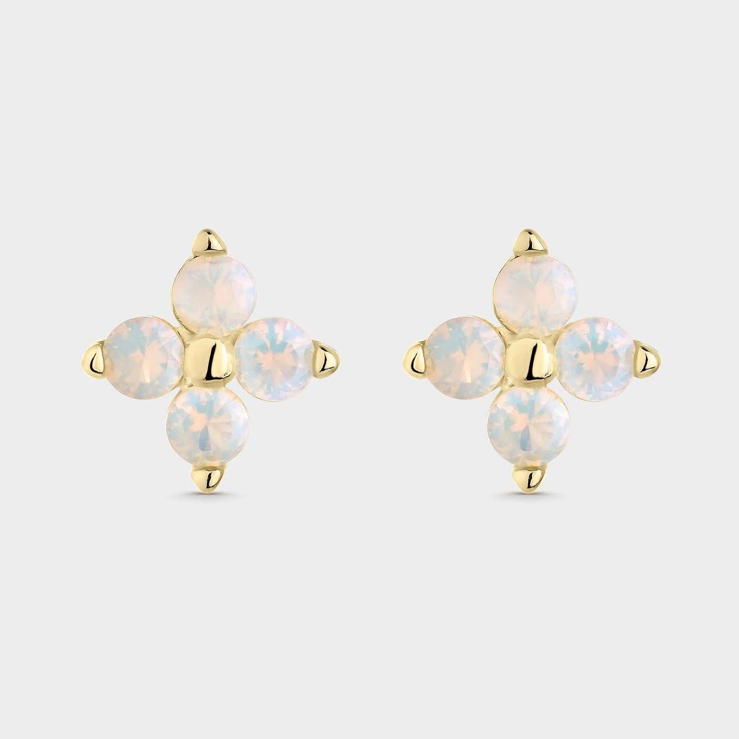 Pendientes de flor bañado en oro con ópalos blancos