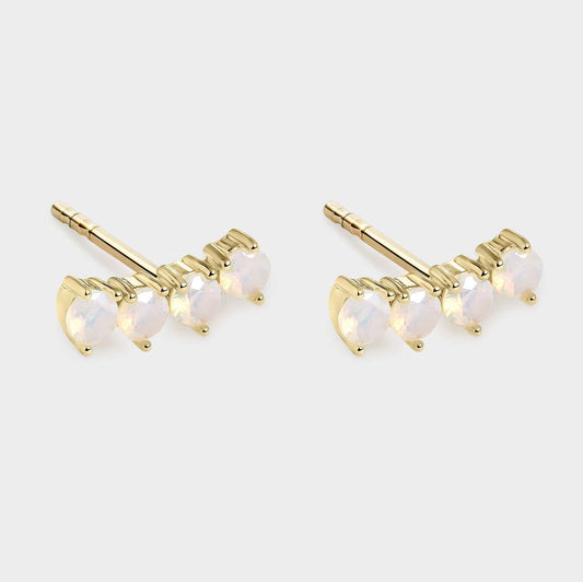 Pendientes línea curva bañado en oro con ópalos blancos