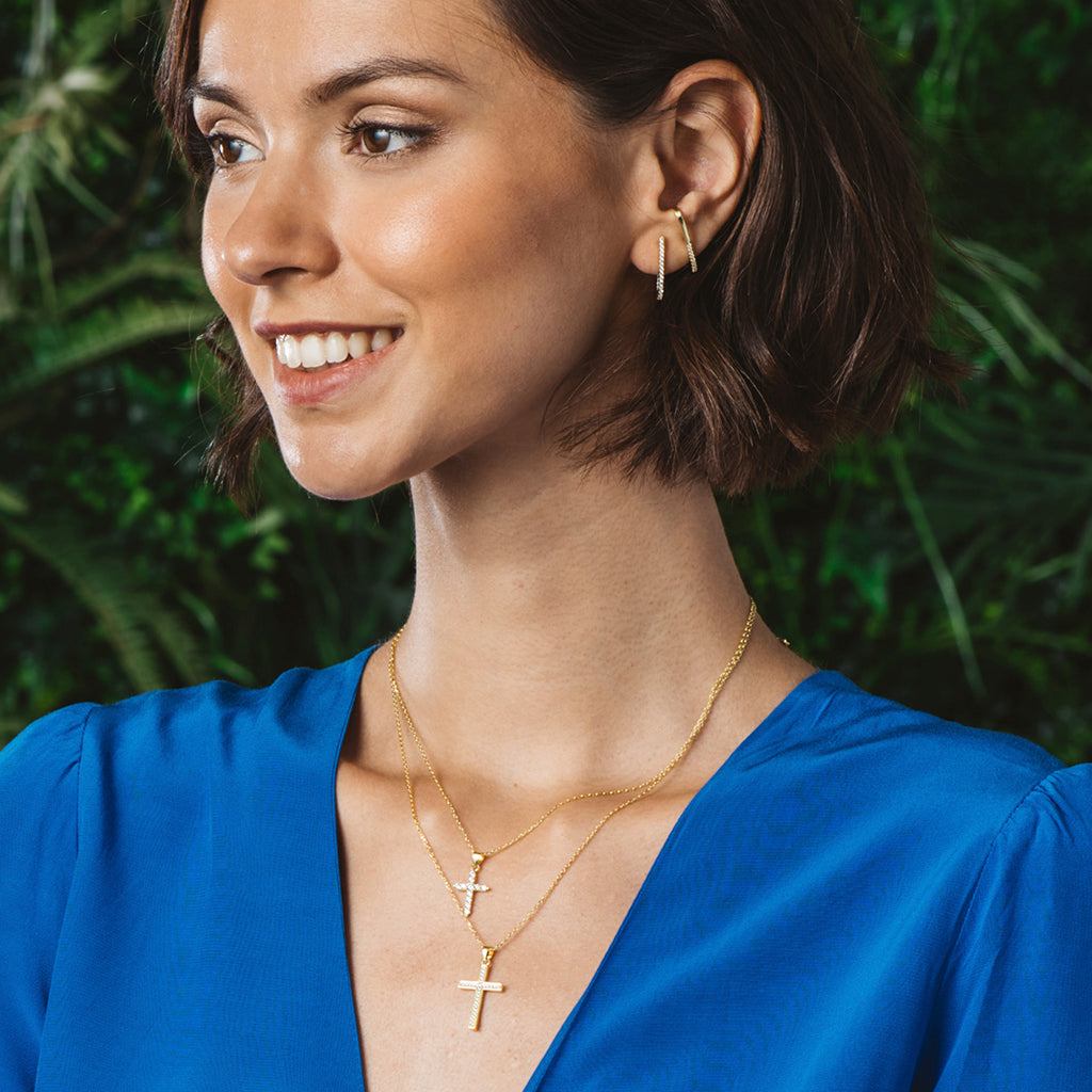 Collar de plata bañada en oro y circonitas con cruz pequeña