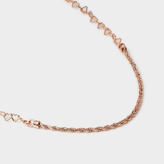 Collar oro rosa cuerda y corazones