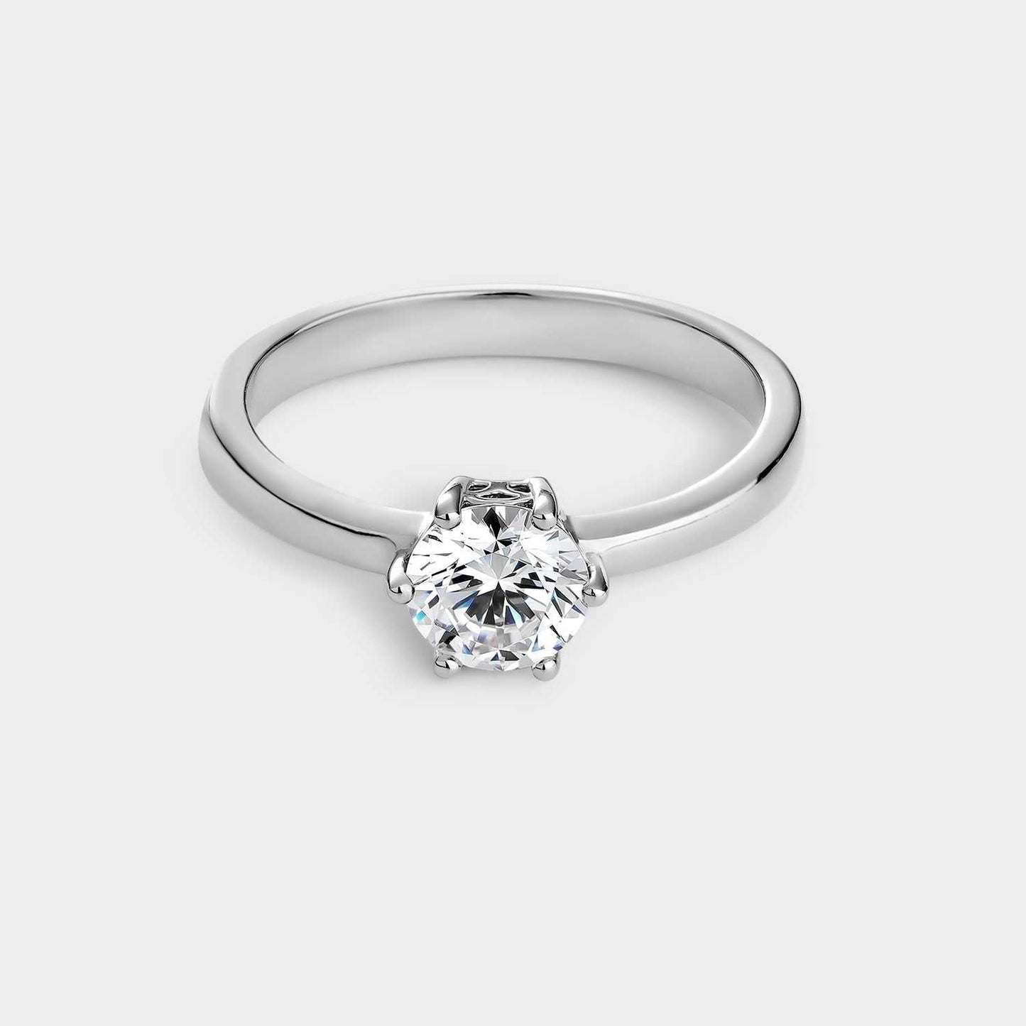 Anillo solitario de plata con circonita de 6 mm montada sobre 6 garras
