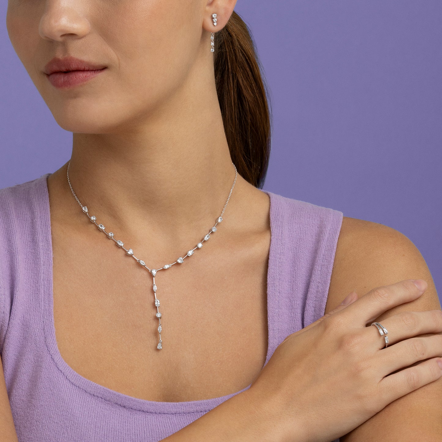 Collar de plata y circonitas tipo corbata