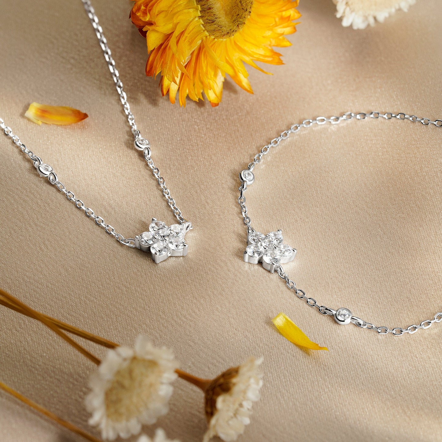 Pulsera de plata y circonitas abalorio de flor