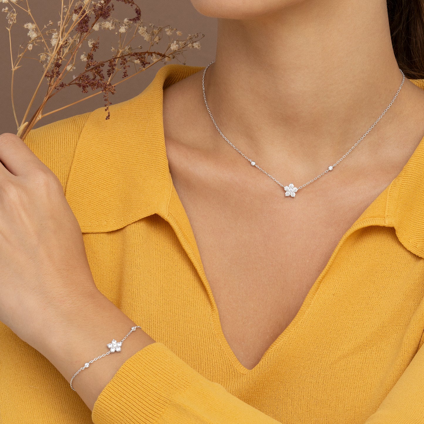 Pulsera de plata y circonitas abalorio de flor