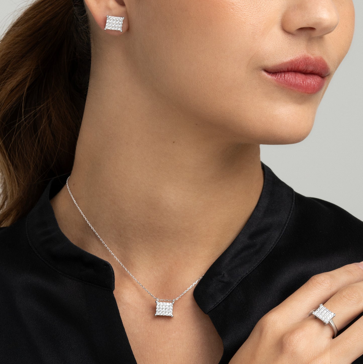 Anillo de plata pavé de circonitas motivo cuadrado