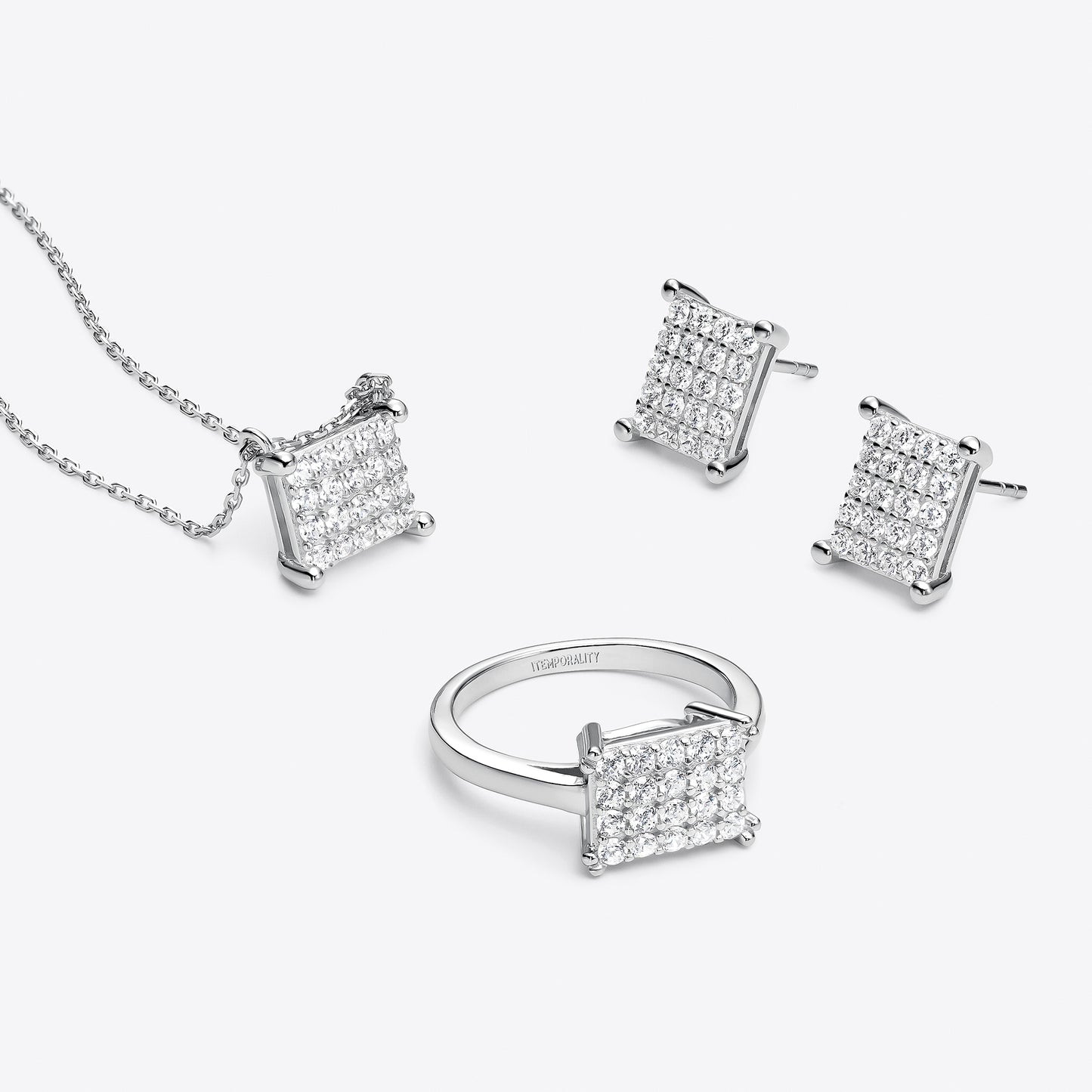 Collar en plata pavé de circonitas motivo cuadrado