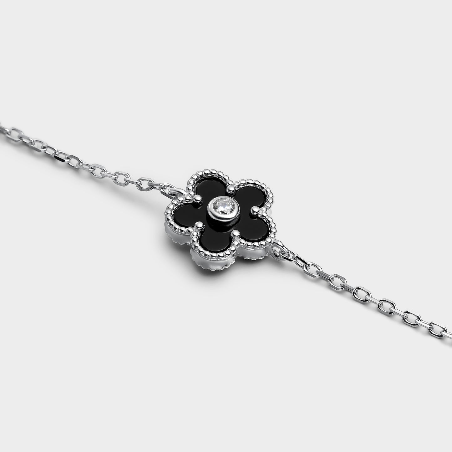 Pulsera flor de ónix y circonita central