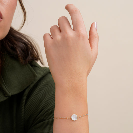 Pulsera círculo grande madre perla y circonitas blancas