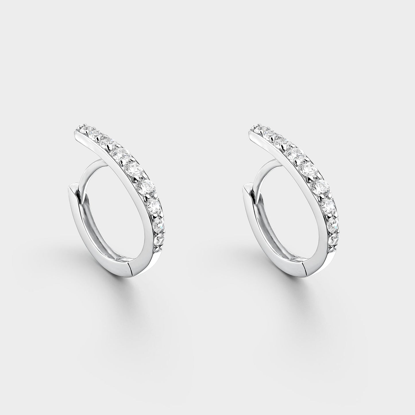 Aros en punta plata y circonitas