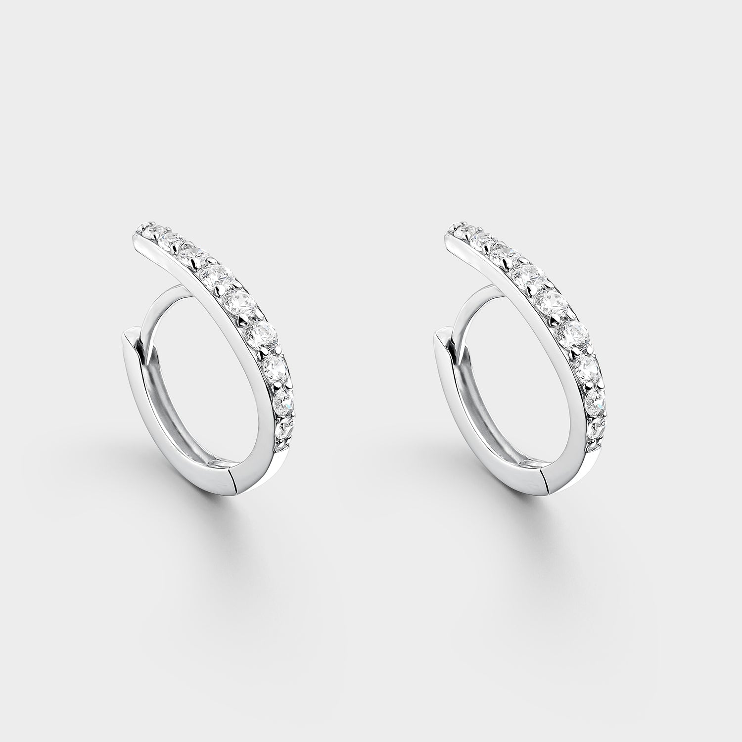 Aros en punta plata y circonitas