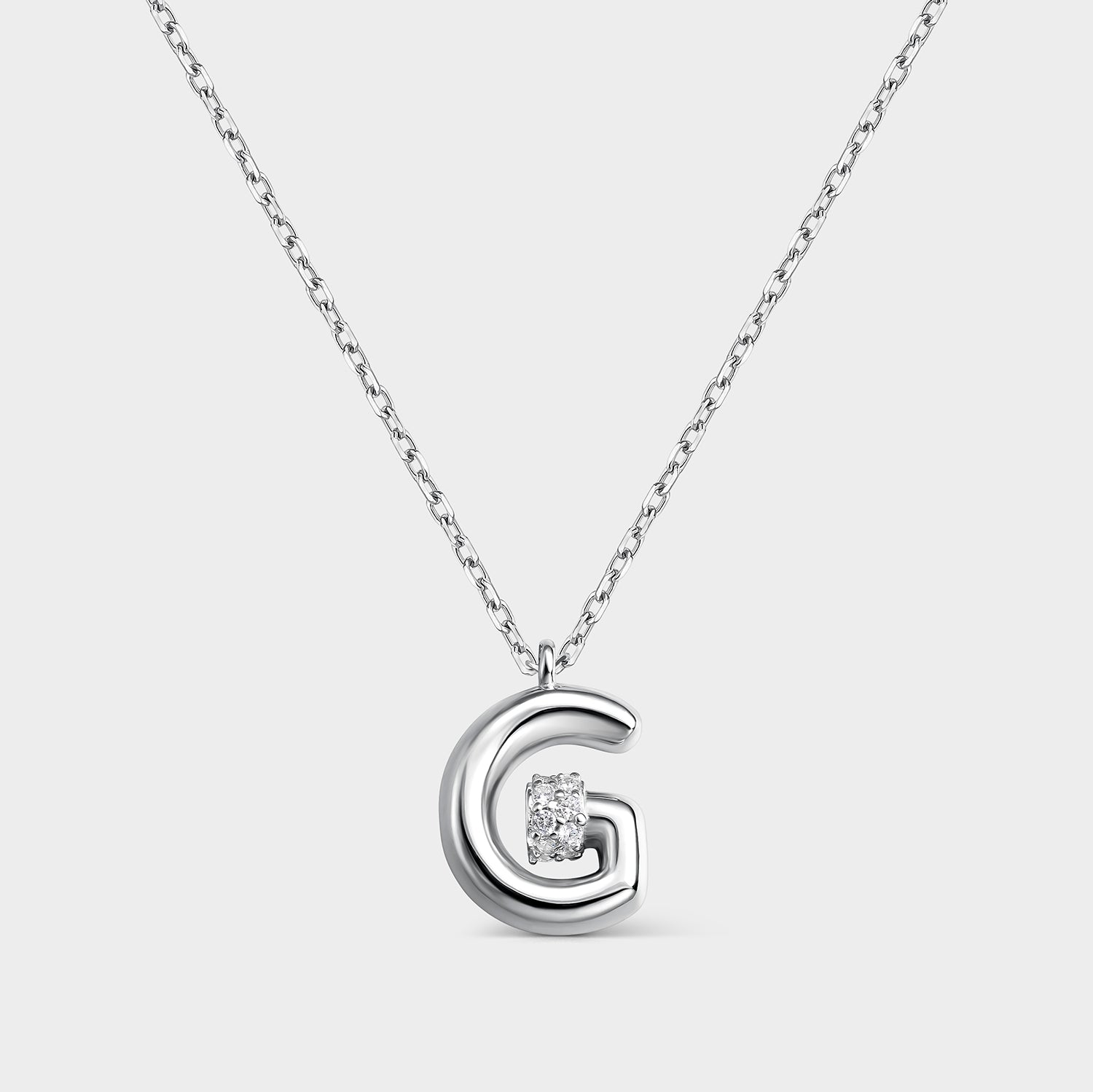 Collar con inicial "G" con volumen, plata y linea de circonitas