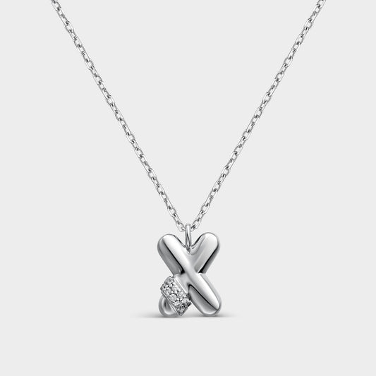 Collar con inicial "X" con volumen, plata y linea de circonitas