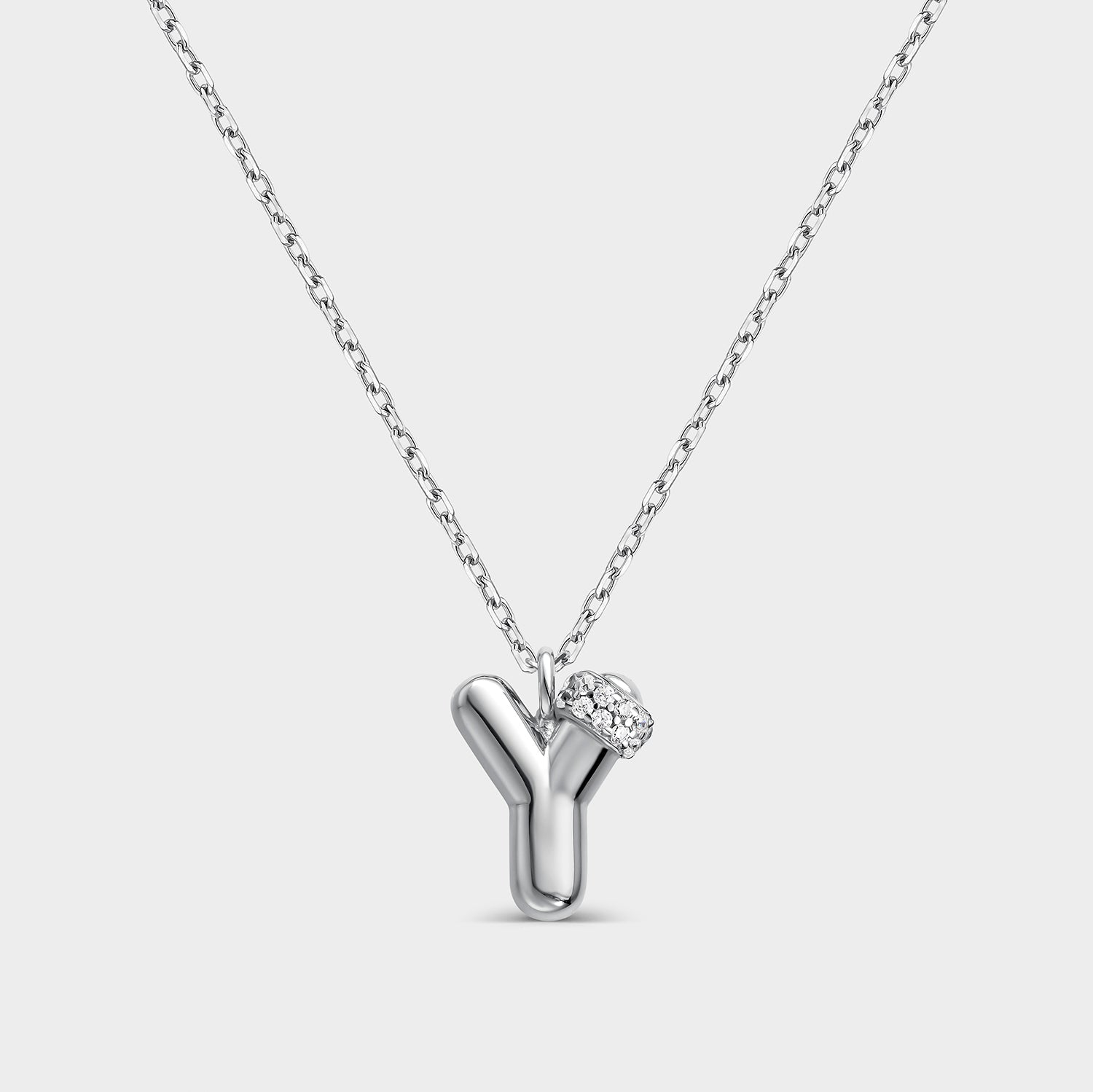 Collar con inicial "Y" con volumen, plata y linea de circonitas