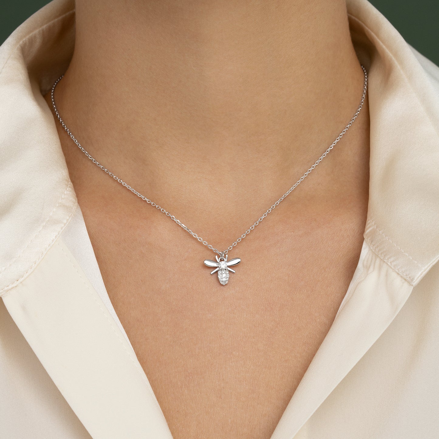 Collar plata con circonitas abejita