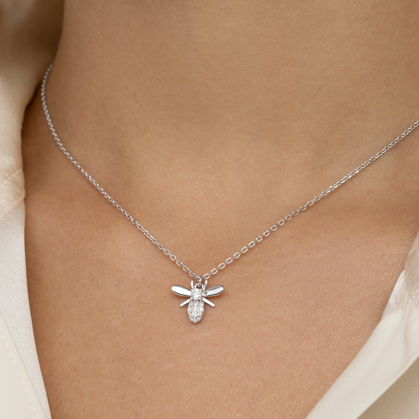 Collar plata con circonitas abejita