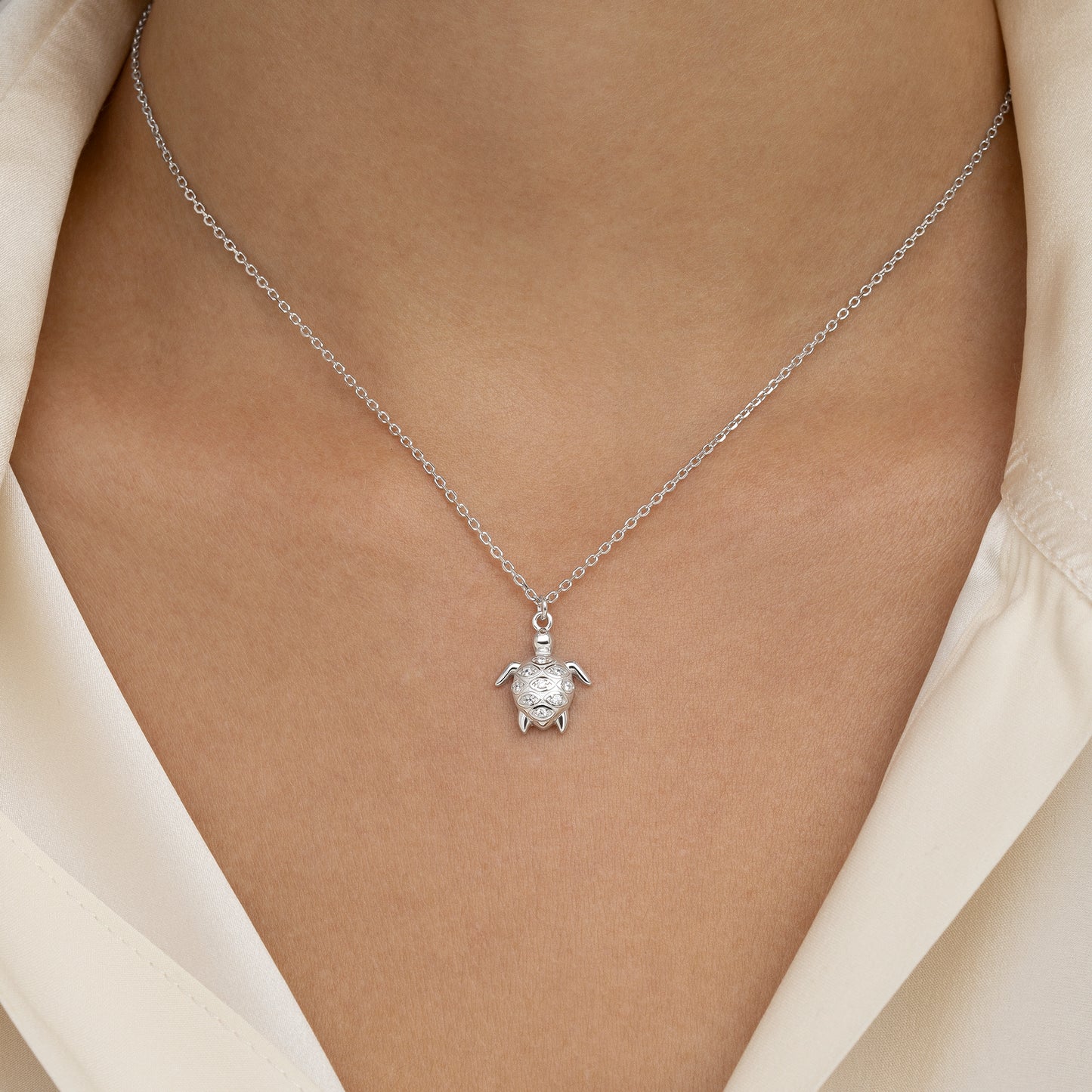 Collar plata con circonitas tortuga