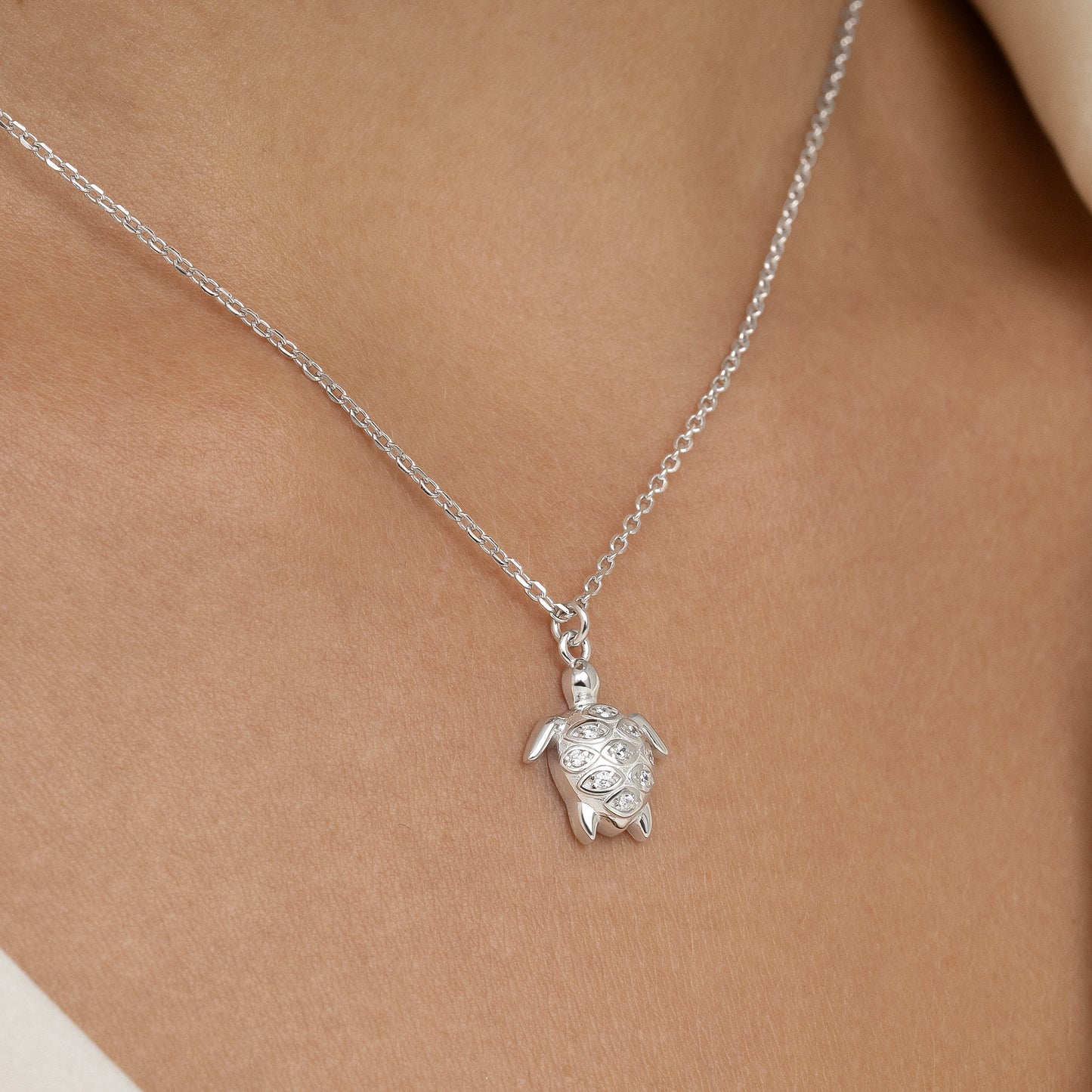 Collar plata con circonitas tortuga