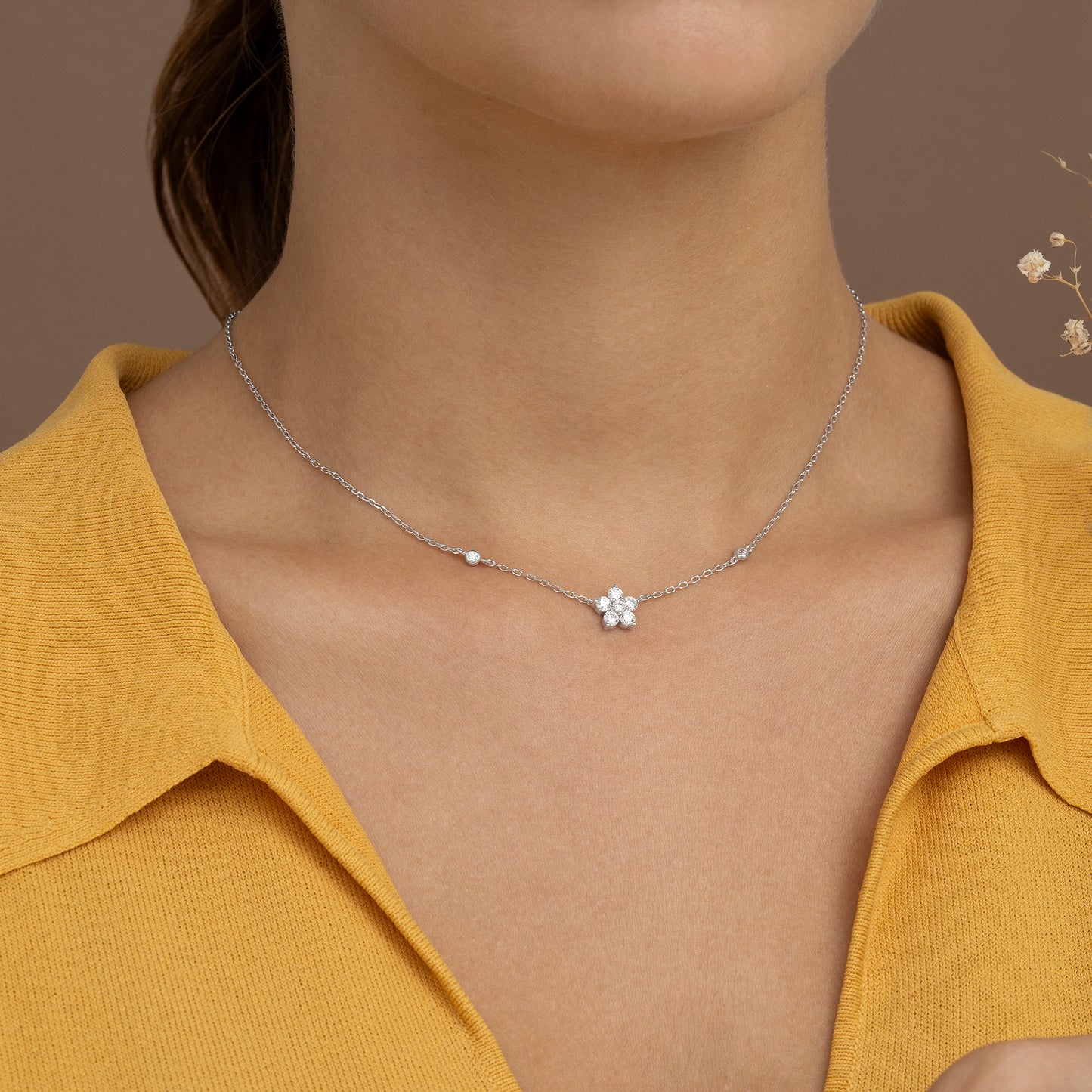 Collar de plata y circonitas colgante de flor