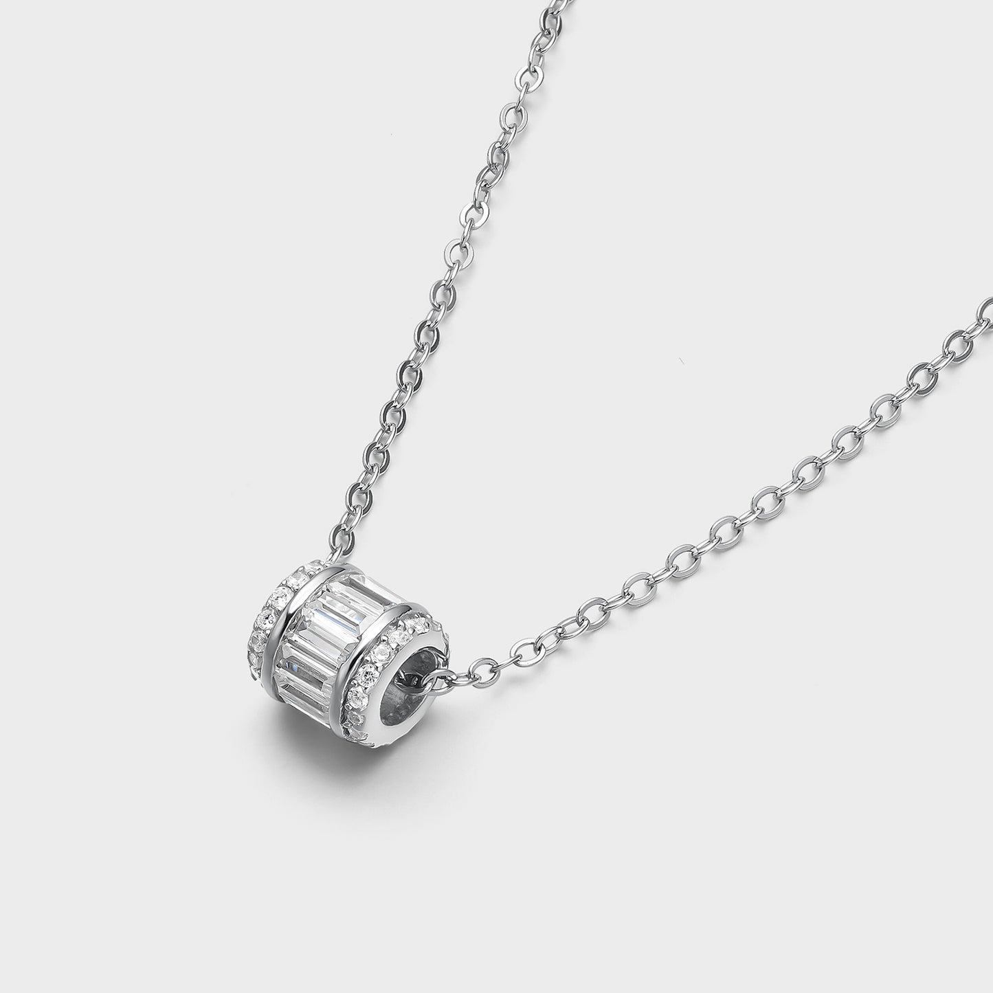 Collar de plata barril con circonitas pavé