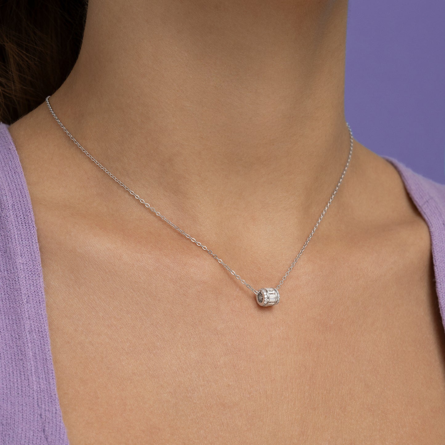 Collar de plata barril con circonitas pavé