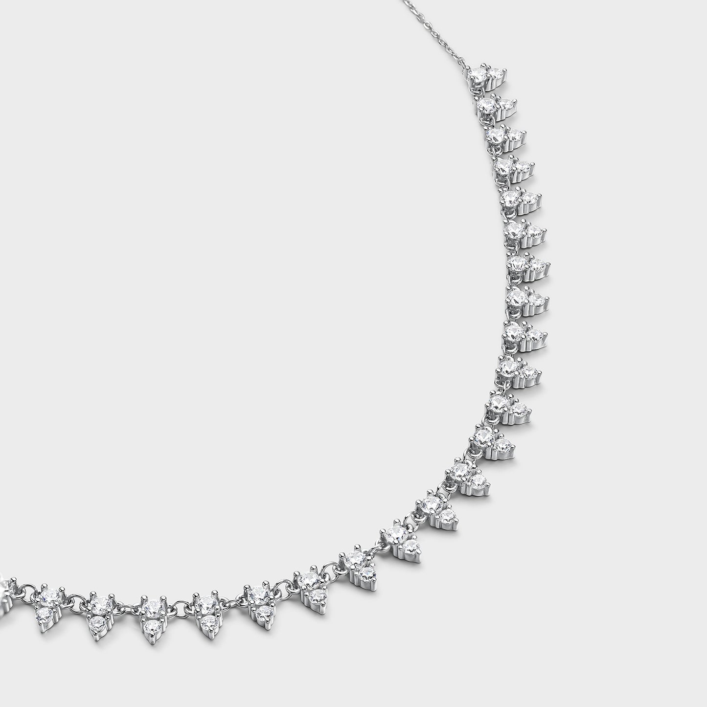 Collar de plata y circonitas triangulares