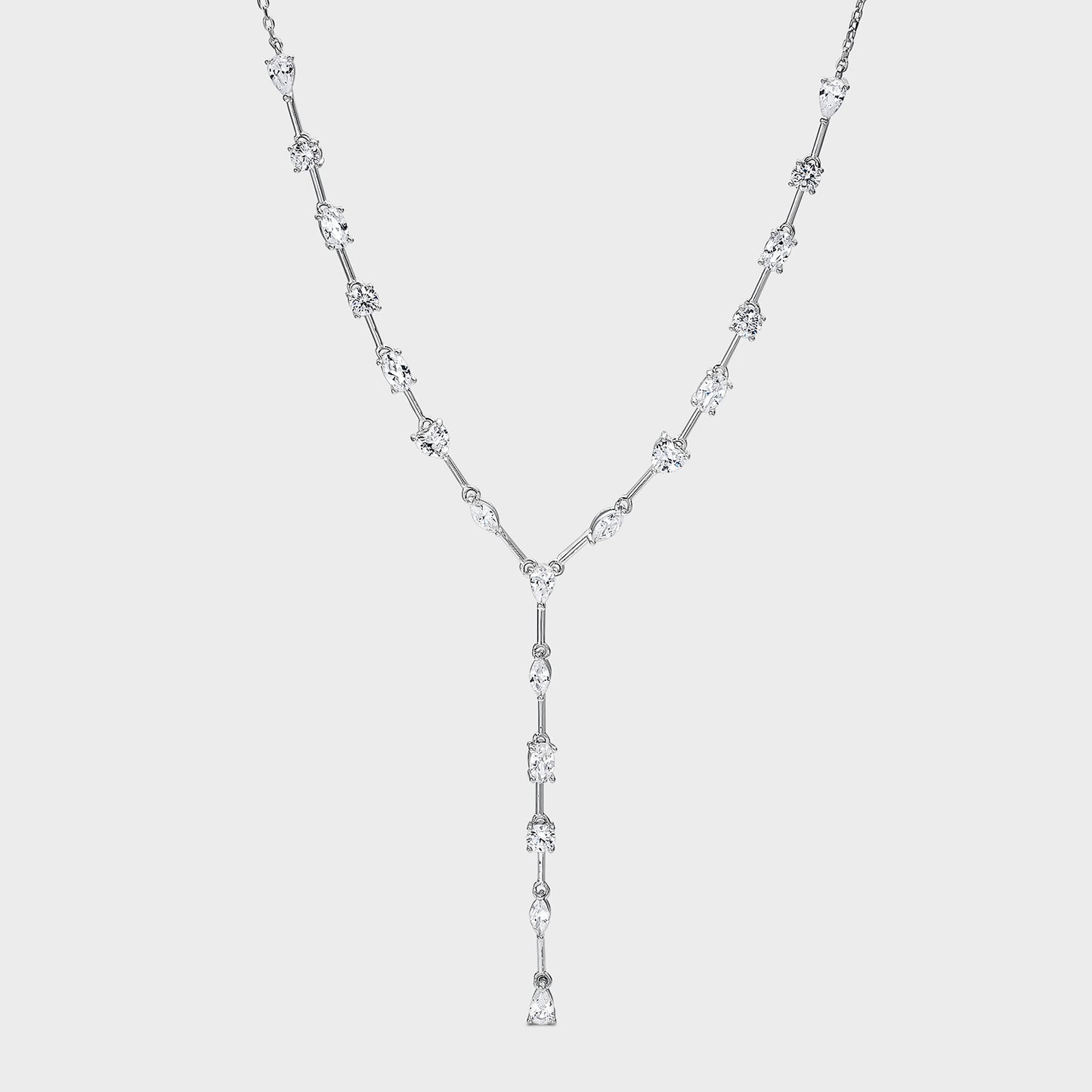 Collar de plata y circonitas tipo corbata