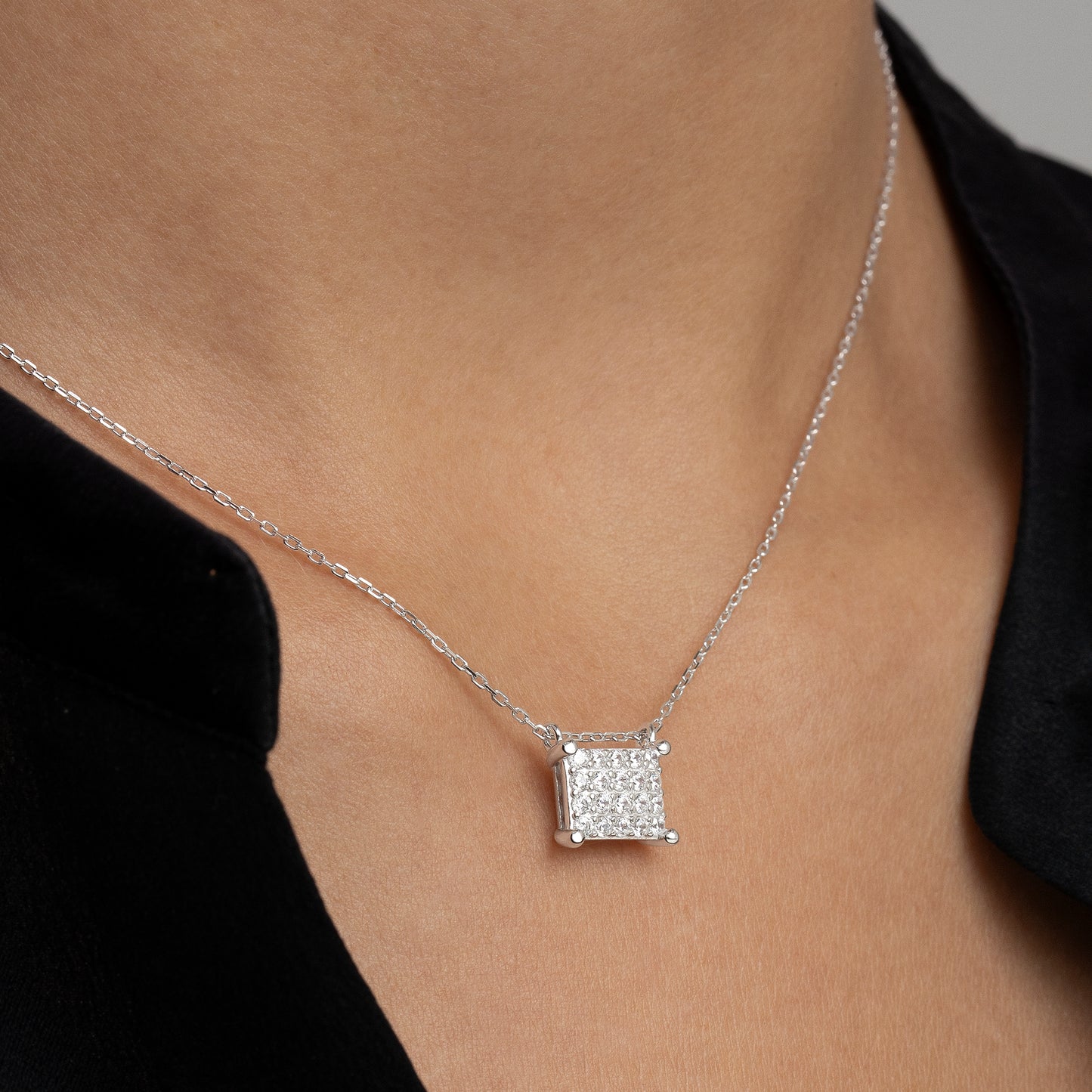 Collar en plata pavé de circonitas motivo cuadrado