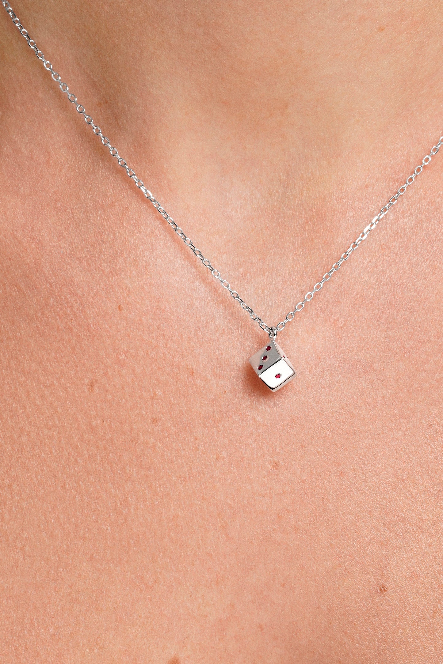 Collar plata dado circonitas rojas