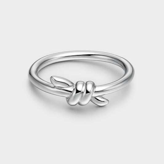 Anillo de plata forma de nudo
