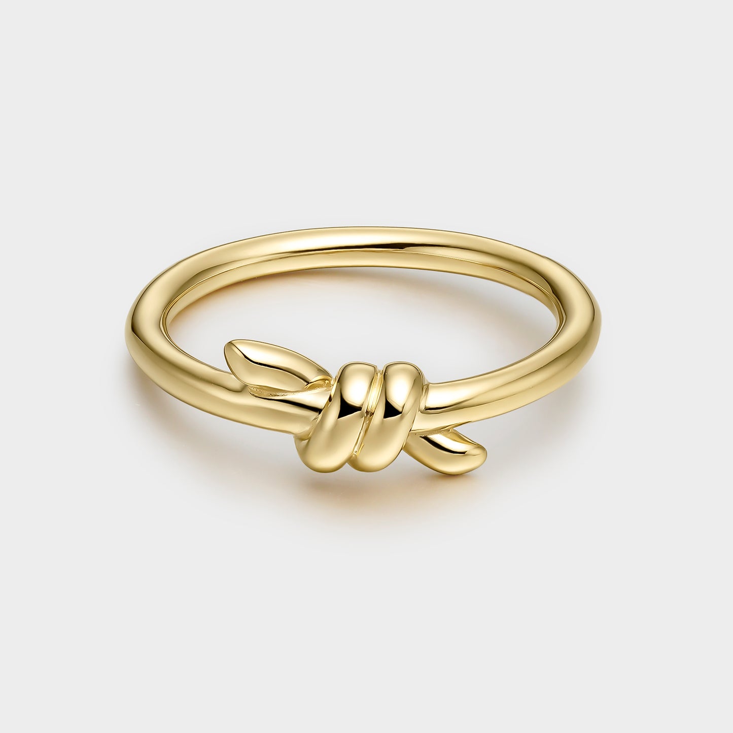 Anillo de plata bañada en oro forma de nudo