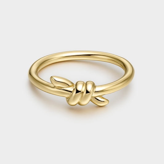 Anillo de plata bañada en oro forma de nudo