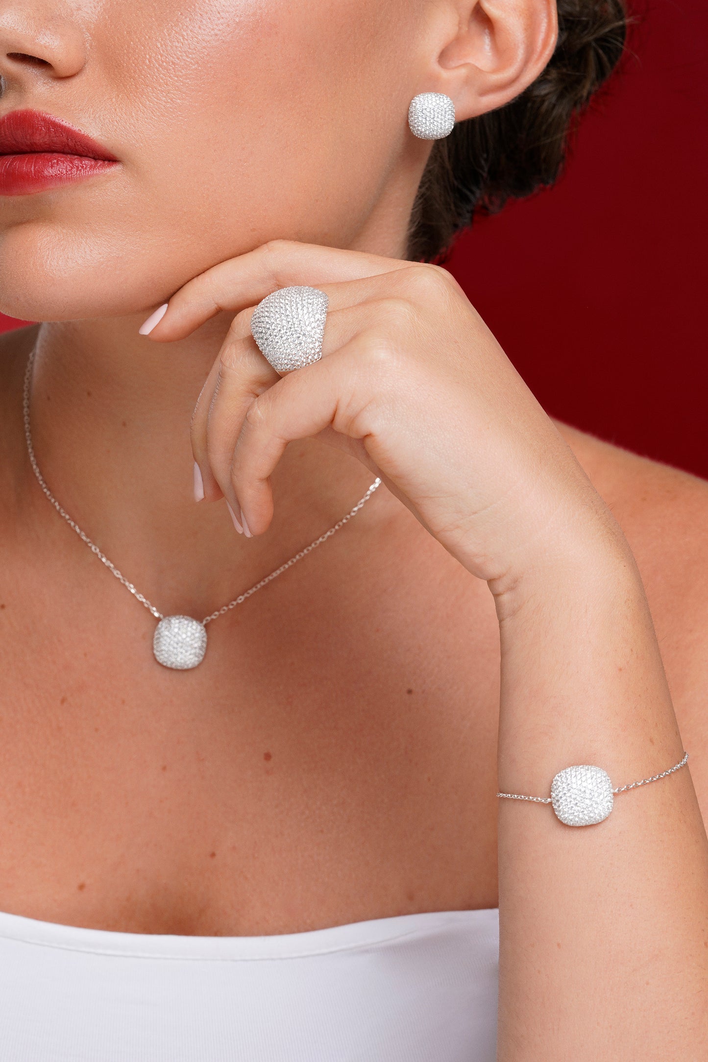 Collar cushion pavé blanco