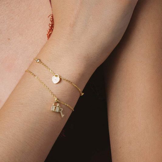 Pulsera baño oro 18k con candado forma de corazón