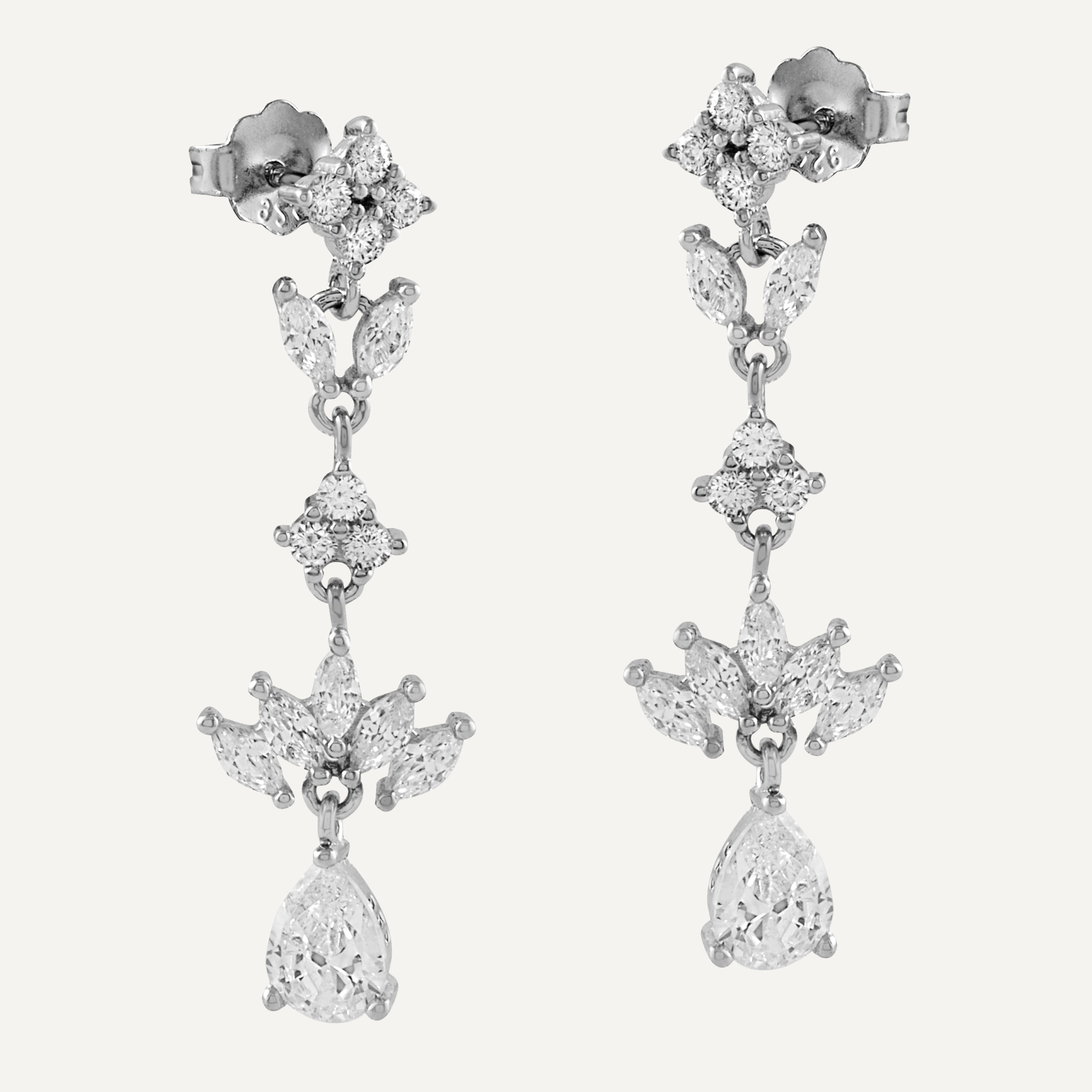 Pendientes largos de plata y circonitas blancas asimétricas