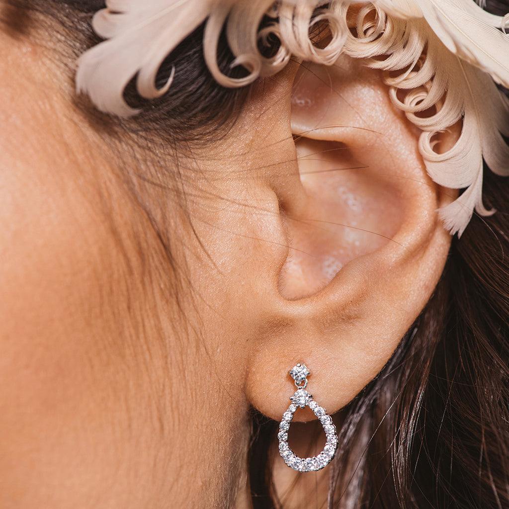 Pendientes de plata ojival y circonitas blancas
