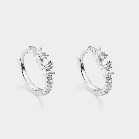 Pendientes criollas de plata con circonitas blancas de distintos tamaños