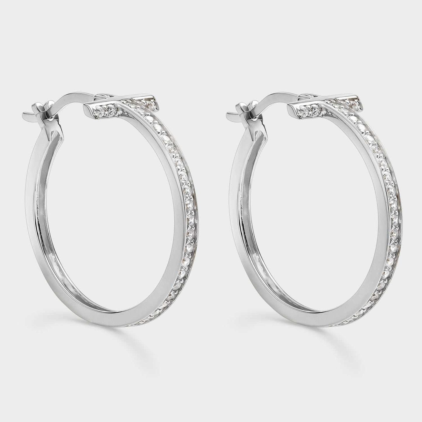 Pendientes de plata con letra T y circonitas blancas