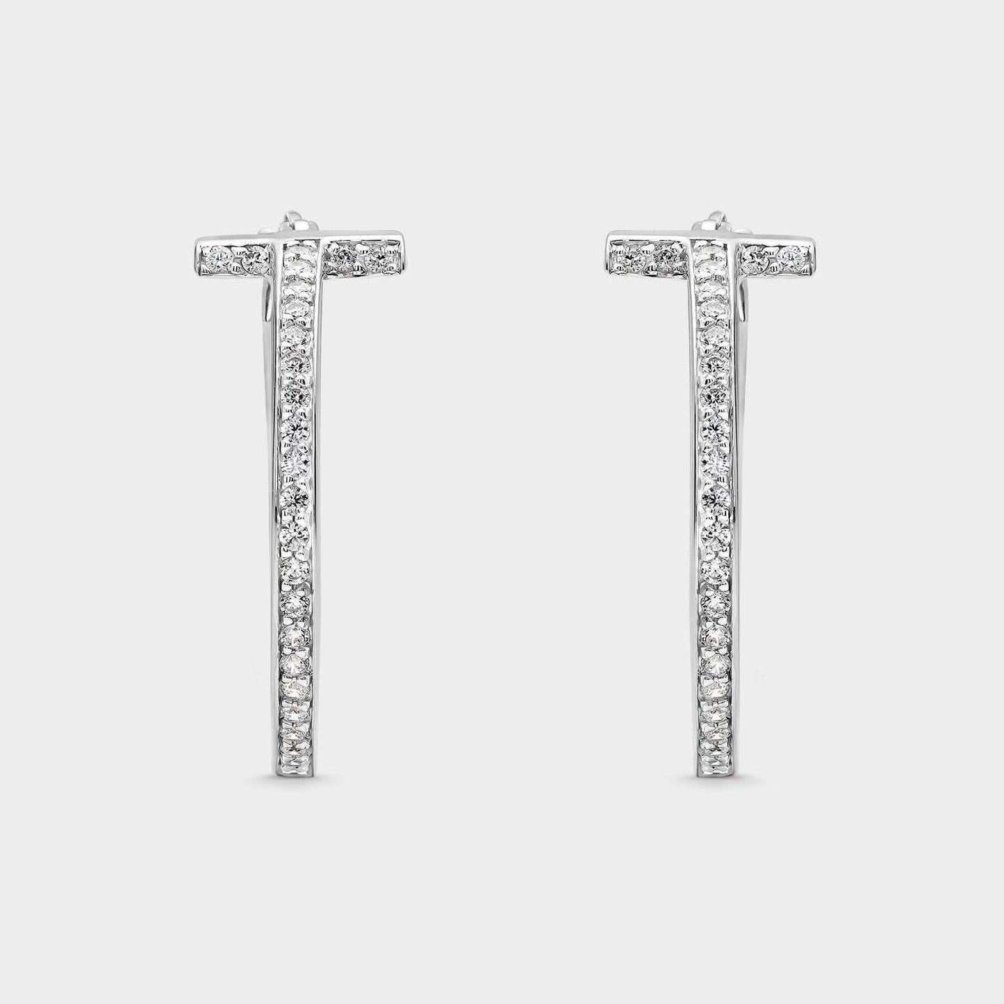 Pendientes de plata con letra T y circonitas blancas