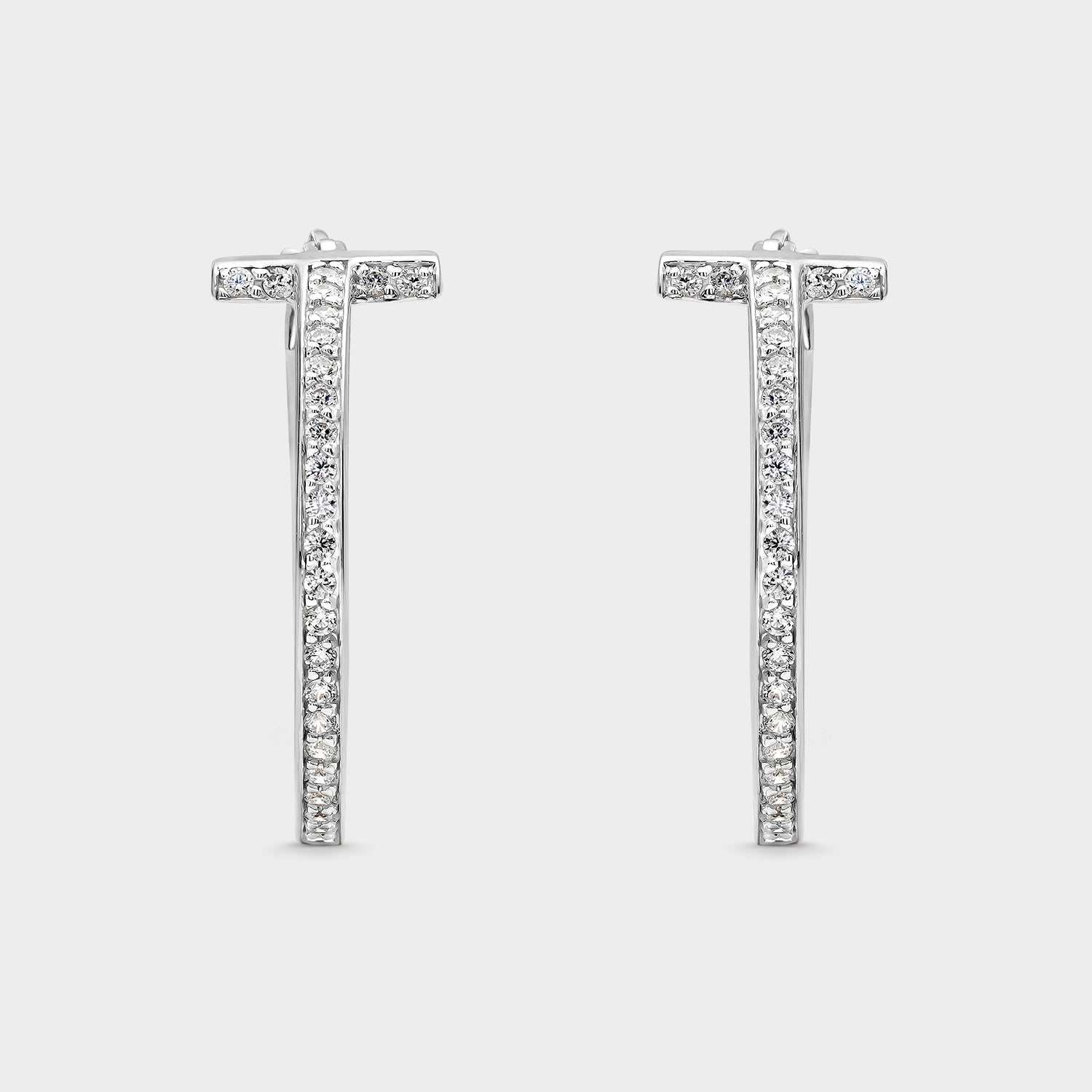 Pendientes de plata con letra T y circonitas blancas